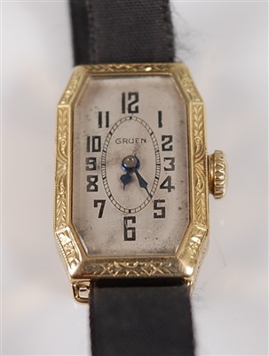 Lot 2745 - An Art Deco lady's Gruen Cincinnati 14ct gold...