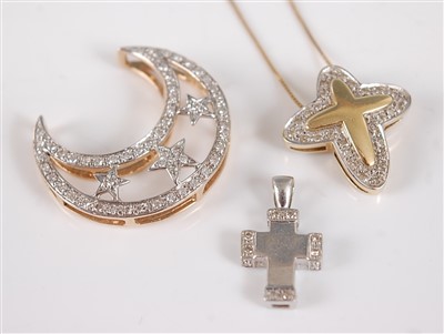 Lot 2748 - Three assorted pendants, comprising; a 9ct...