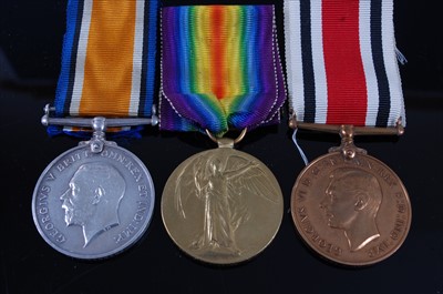 Lot 414 - A WW I British War and Victory duo, naming S -...