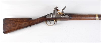 Lot 5 - A 19th century French flintlock carbine