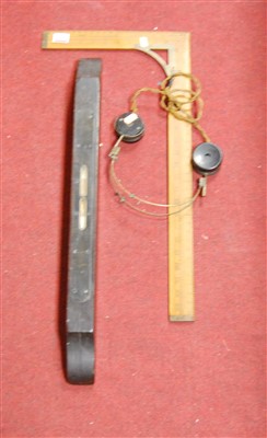Lot 165 - An early 20th century wooden spirit level,...
