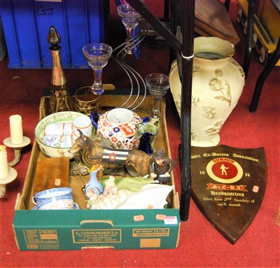 Lot 175 - A collection of various items to include a...