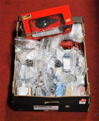 Lot 81 - A box of miscellaneous loose and playworn...