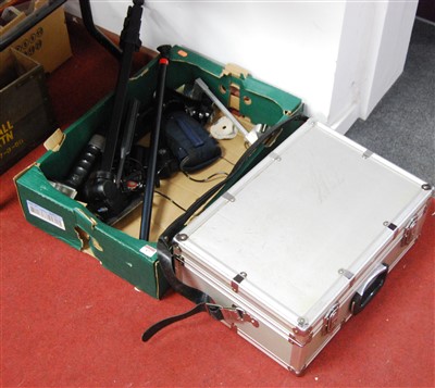 Lot 87 - A collection of cameras and accessories, to...