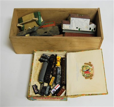 Lot 195 - A collection of small gauge railway...