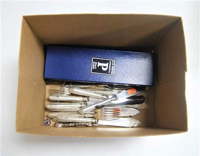Lot 264 - A modern silver handled cake slice, in the...