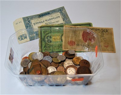 Lot 306 - A small collection of assorted world coinage,...