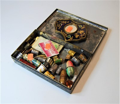 Lot 309 - A small collection of miscellaneous items, to...