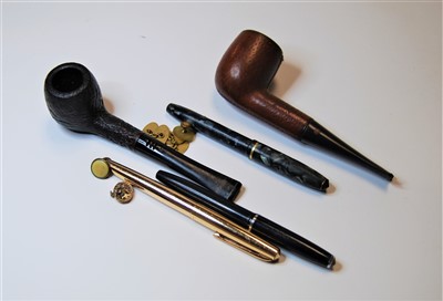 Lot 321 - A small collection of miscellaneous items, to...