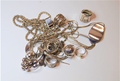 Lot 339 - A ladies silver brooch in the form of a...