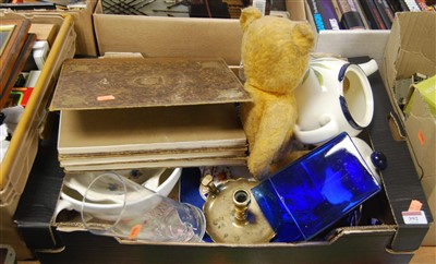Lot 392 - A box of miscellaneous items to include mid...