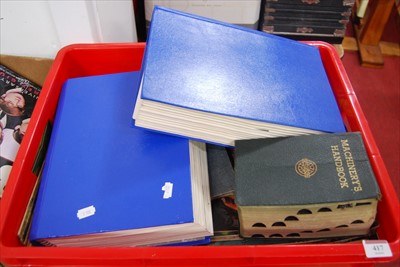 Lot 129 - A box of assorted collector's magazines etc