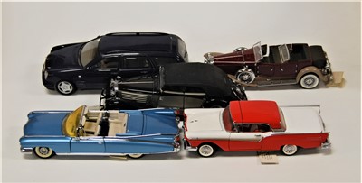 Lot 451 - Five various loose 1/18 and 1/24 scale...