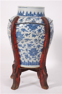 Lot 2312 - A large Chinese Ming Dynasty (1368-1644) blue...