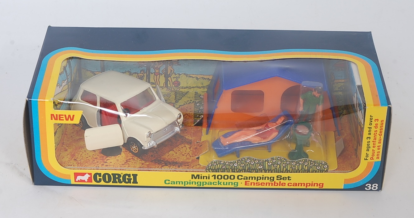 Lot 1654 - A Corgi Toys gift set No. 38 Mini 1000