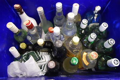 Lot 1414 - Mixed lot, to include 5x Gordon's gin, one...