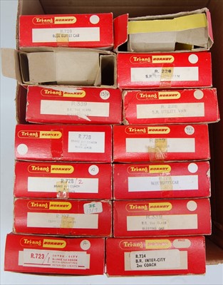 Lot 617 - 12 Hornby mainly BRMK1 coaches, all blue/grey...