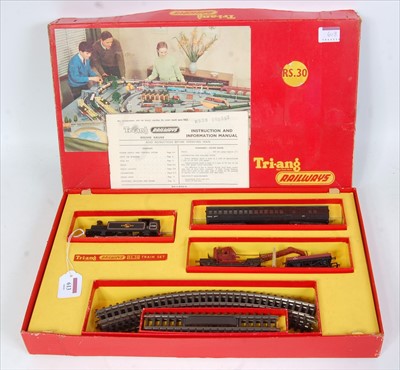 Lot 613 - Triang RS30 breakdown train set, appears...