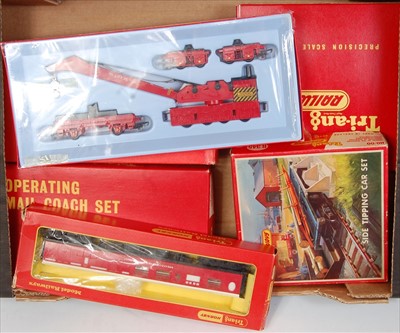 Lot 603 - Tray containing various Triang items including...