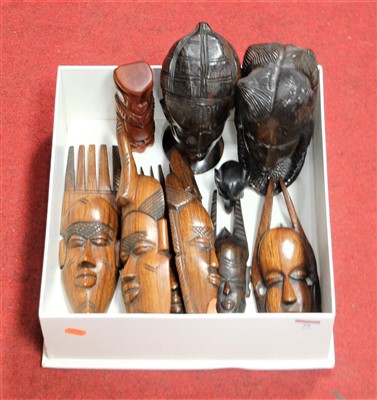 Lot 79 - A box of late 20th century Tribal items, to...