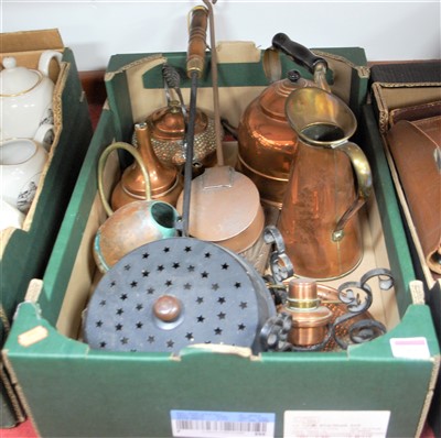 Lot 89 - A box of miscellaneous metalware, to include...