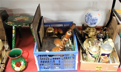 Lot 102 - A collection of miscellaneous items, to...