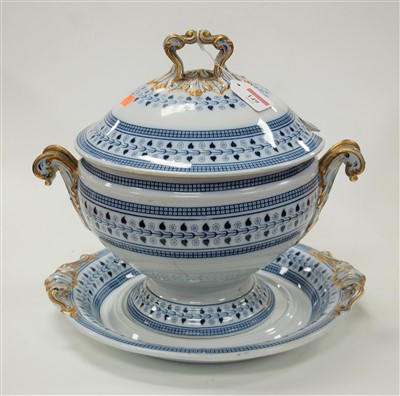 Lot 149 - A large Victorian Copeland blue & white soup...