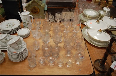 Lot 170 - A collection of miscellaneous glassware to...