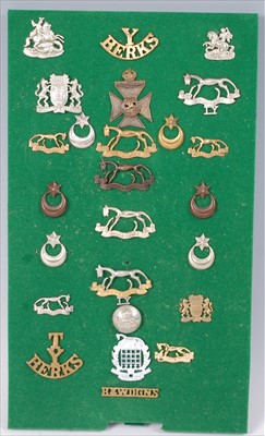 Lot 106 - A collection of cap badges and insignia