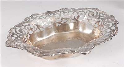 Lot 2086 - An Edwardian silver bonbon dish, having...