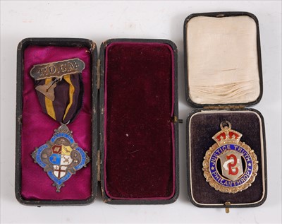 Lot 122 - An Edwardian silver and enamelled jewel