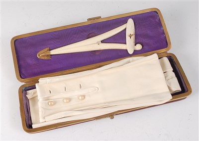 Lot 2276 - A cased pair of Victorian kid leather lady's...