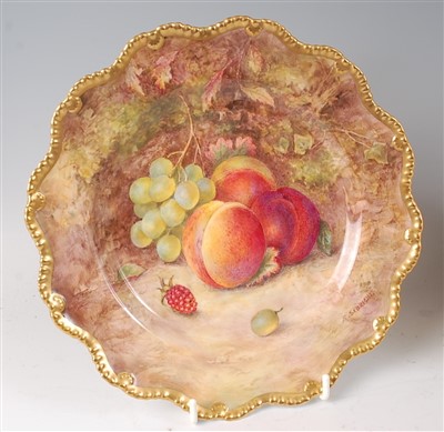 Lot 2043 - A Worcester porcelain cabinet plate, decorated...