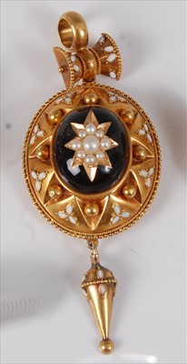 Lot 2141 - A late Victorian yellow metal target style...
