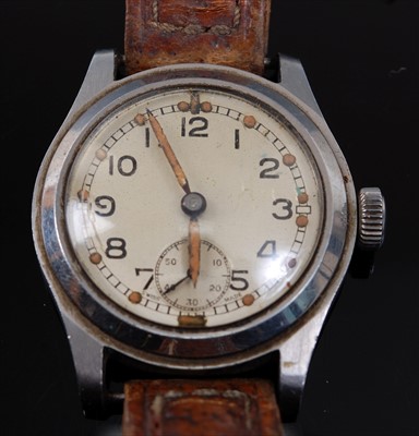 Lot 67 - A gentleman's British military issue steel cased wristwatch