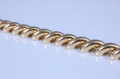 Lot 2186 - An 18ct yellow gold diagonal curved bar...