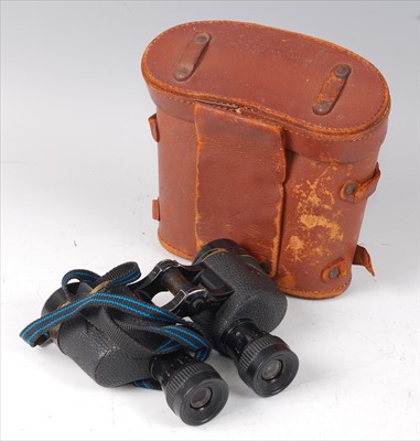 Lot 59 - A pair of U.S. army 60 x 30 binoculars