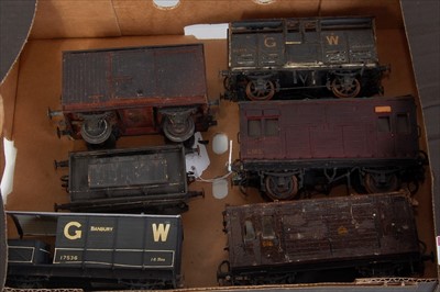 Lot 461 - A small tray containing six scratch built...