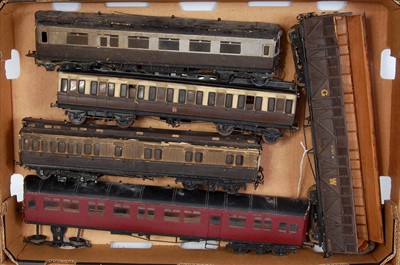 Lot 462 - A large tray containing 5x kit/scratch built...