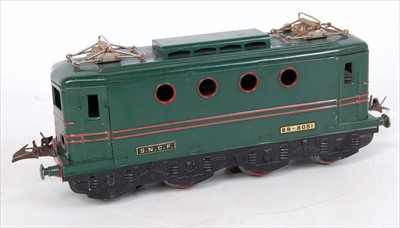 Lot 356 - French Hornby post war dark green 20V DC...