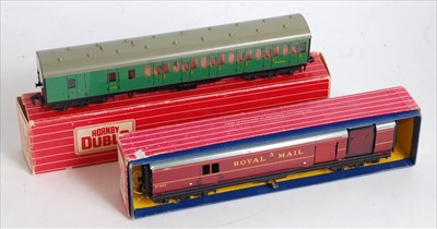 Lot 698 - Hornby Dublo 4082 SR green brake 2nd suburban...