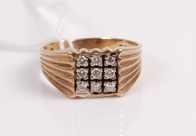 Lot 342 - A modern gent's 9ct gold diamond tablet ring,...