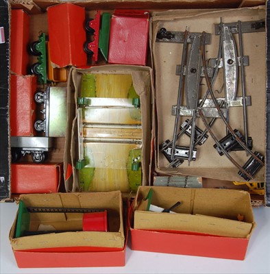 Lot 531 - A Hornby no. 31 clockwork passenger set,...