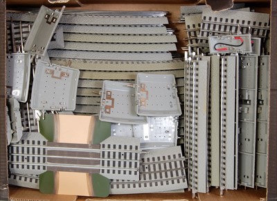 Lot 432 - Lionel "Fastrack" '0' track, previously used...