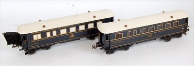 Lot 467 - Two Hornby 1926-41 Riviera blue train cars,...