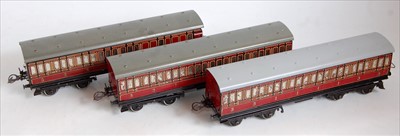 Lot 469 - Three Hornby 1935-41 no. 2 passenger coaches...