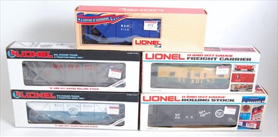 Lot 372 - Five Lionel goods wagons: B&Ohopper 9130,...