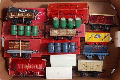 Lot 506 - Large tray containing 12 pre-war Hornby wagons,...