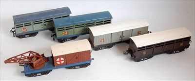 Lot 511 - Five Hornby no. 2 wagons:- NE breakdown van...