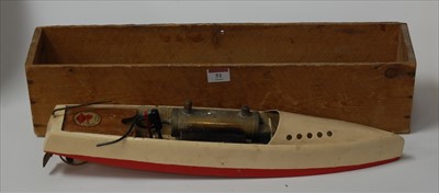 Lot 51 - A Hobbies Bowman Models spirit-fired speedboat,...